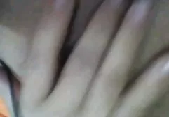 Wspaniała blondynka bawi wylizywanie cipy się z jej mokre wyrwać