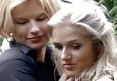 Biuro dziwka kocha dwóch Dicks sex lizanko