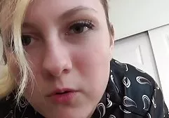 Biały kurz kogut, duże, czarne w górnej części pleców polskie lizanie cipki